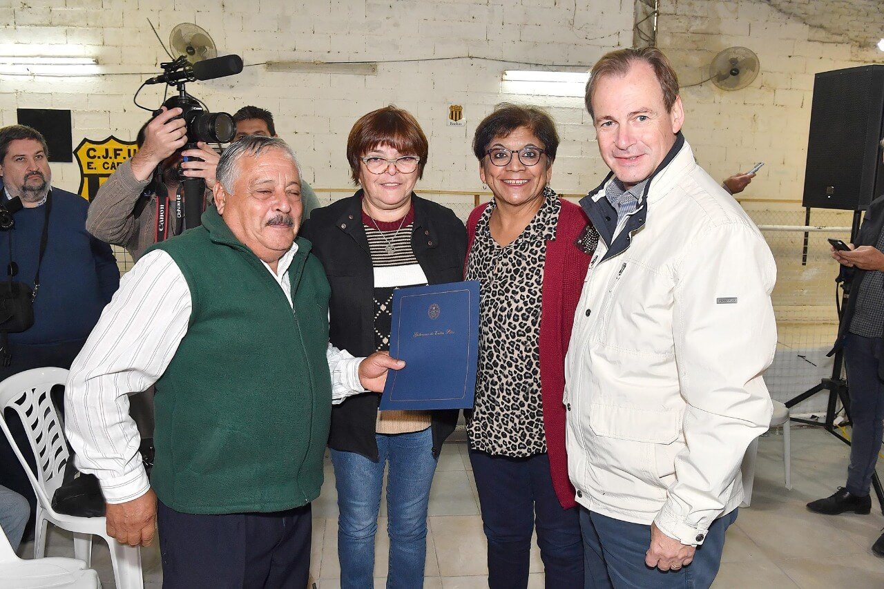 Entrega de subsidio al Centro de Jubilados