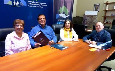 Se firmó el contrato de obra para 10 viviendas en Gilbert