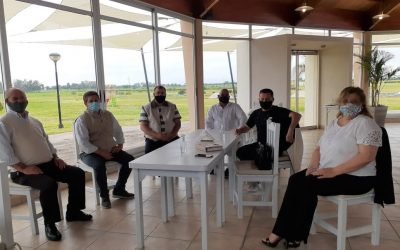 EL PRESIDENTE MUNICIPAL DE GILBERT PARTICIÓ DE UNA REUNIÓN EN TERMAS BASAVILBASO