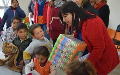 ENTREGA DE PRESENTES A LA U.E.N.I. N° 29 “RINCON DE LUZ” DE GILBERT EN EL DIA DE LOS JARDINES DE INFANTES Y LAS MAESTRAS JARDINERAS