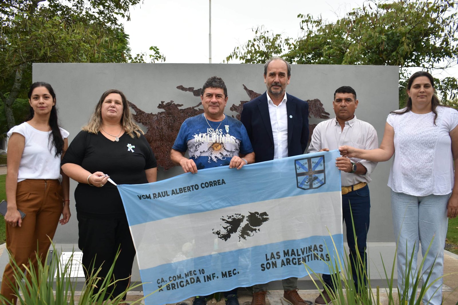𝗔𝗰𝘁𝗼 𝗲𝗻 𝗵𝗼𝗻𝗼𝗿 𝗮 𝗹𝗼𝘀 𝗩𝗲𝘁𝗲𝗿𝗮𝗻𝗼𝘀 𝘆 𝗛𝗲́𝗿𝗼𝗲𝘀 𝗱𝗲 𝗹𝗮 𝗚𝘂𝗲𝗿𝗿𝗮 𝗱𝗲 𝗠𝗮𝗹𝘃𝗶𝗻𝗮𝘀