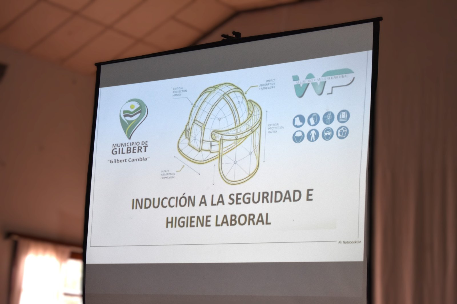𝗙𝗼𝗿𝘁𝗮𝗹𝗲𝗰𝗶𝗲𝗻𝗱𝗼 𝗹𝗮 𝗦𝗲𝗴𝘂𝗿𝗶𝗱𝗮𝗱 𝗟𝗮𝗯𝗼𝗿𝗮𝗹: 𝗖𝗮𝗽𝗮𝗰𝗶𝘁𝗮𝗰𝗶𝗼́𝗻 𝘆 𝗘𝗻𝘁𝗿𝗲𝗴𝗮 𝗱𝗲 𝗘𝗾𝘂𝗶𝗽𝗮𝗺𝗶𝗲𝗻𝘁𝗼 𝗲𝗻 𝗲𝗹 𝗖𝗼𝗿𝗿𝗮𝗹𝗼́𝗻 𝗠𝘂𝗻𝗶𝗰𝗶𝗽𝗮𝗹
