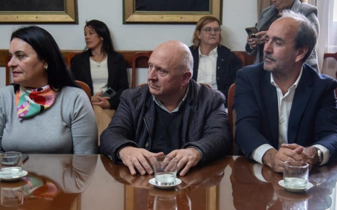 𝗚𝗶𝗹𝗯𝗲𝗿𝘁 𝘀𝗲 𝘀𝘂𝗺𝗮 𝗮𝗹 𝗣𝗿𝗼𝗴𝗿𝗮𝗺𝗮 “𝗠𝘂𝗻𝗶𝗰𝗶𝗽𝗶𝗼 𝗨𝗻𝗶𝗱𝗼 𝗽𝗼𝗿 𝗹𝗮 𝗡𝗶𝗻̃𝗲𝘇 𝘆 𝗔𝗱𝗼𝗹𝗲𝘀𝗰𝗲𝗻𝗰𝗶𝗮” (𝗠𝗨𝗡𝗔)