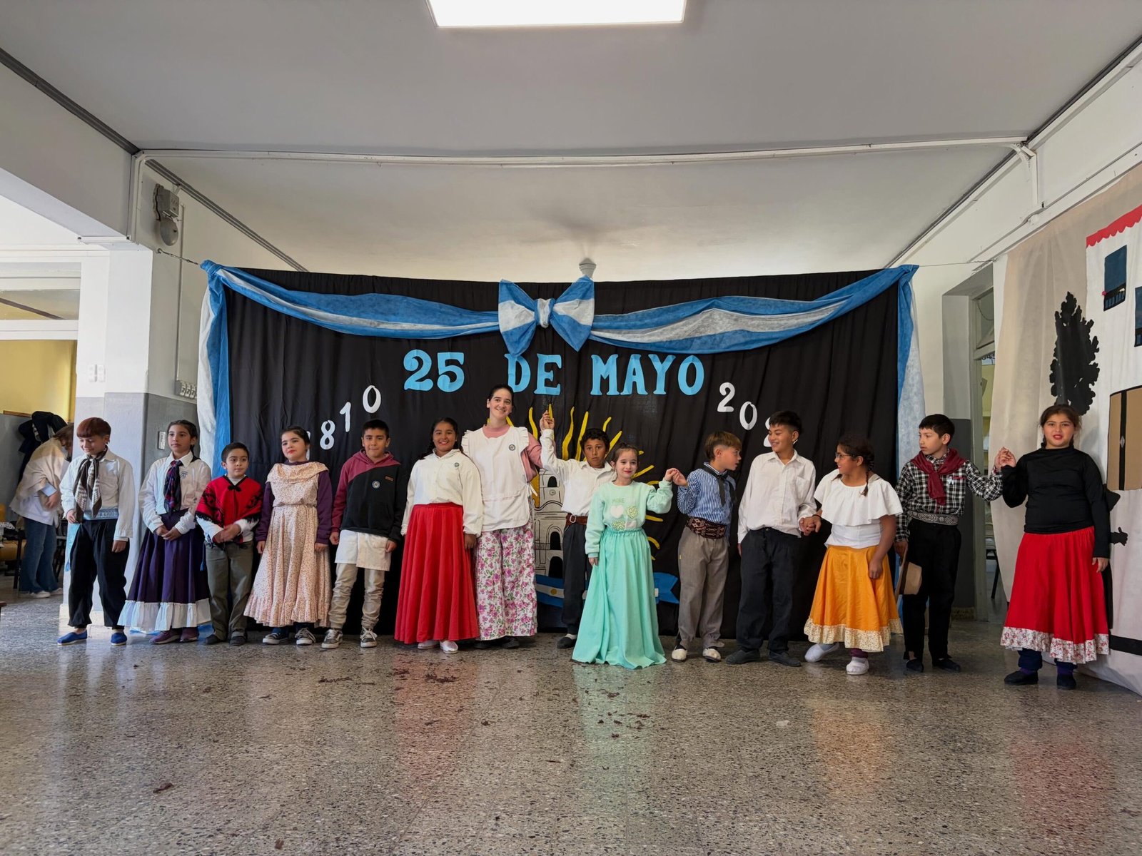 𝗔𝗖𝗧𝗢 𝗗𝗘𝗟 𝟮𝟱 𝗗𝗘 𝗠𝗔𝗬𝗢: ESCUELA N°27 “MARIANO MORENO”
