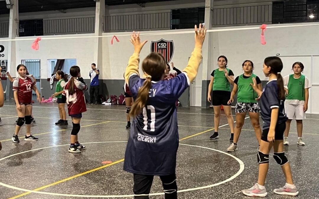 𝗔𝗹𝘂𝗺𝗻𝗼𝘀 𝗱𝗲 𝗻𝘂𝗲𝘀𝘁𝗿𝗼 𝗧𝗮𝗹𝗹𝗲𝗿 𝗠𝘂𝗻𝗶𝗰𝗶𝗽𝗮𝗹 𝗱𝗲 𝗩𝗼́𝗹𝗲𝘆 𝗽𝗮𝗿𝘁𝗶𝗰𝗶𝗽𝗮𝗿𝗼𝗻 𝗱𝗲 𝘂𝗻 𝗲𝗻𝗰𝘂𝗲𝗻𝘁𝗿𝗼 𝗲𝗻 𝗹𝗮 𝗔𝗹𝗱𝗲𝗮 𝗦𝗮𝗻 𝗔𝗻𝘁𝗼𝗻𝗶𝗼.