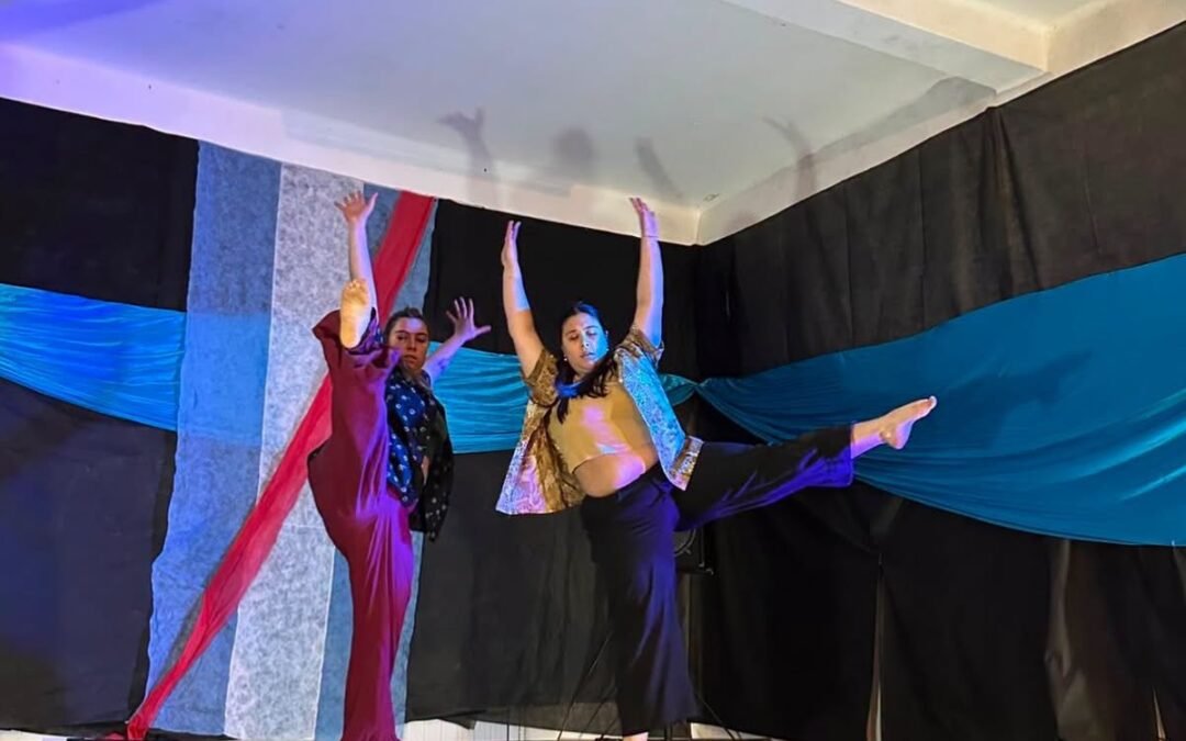 𝗘𝗹 𝗧𝗮𝗹𝗹𝗲𝗿 𝗠𝘂𝗻𝗶𝗰𝗶𝗽𝗮𝗹 𝗱𝗲 𝗗𝗮𝗻𝘇𝗮𝘀 𝗯𝗿𝗶𝗹𝗹𝗼́ 𝗲𝗻 𝗹𝗮 𝗽𝗲𝗻̃𝗮 𝗱𝗲 𝗹𝗮 𝗰𝗼𝗺𝗽𝗮𝗿𝘀𝗮 𝗜𝗿𝘂𝗽𝗲́