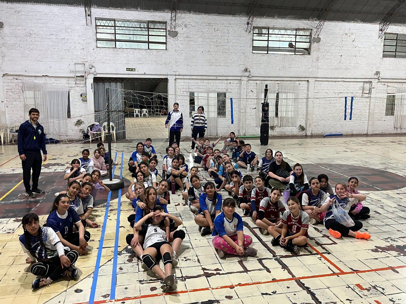 𝗘𝗻𝗰𝘂𝗲𝗻𝘁𝗿𝗼 𝗱𝗲 𝗠𝗶𝗻𝗶 𝗩𝗼́𝗹𝗲𝘆 𝗲𝗻 𝗨𝗿𝗱𝗶𝗻𝗮𝗿𝗿𝗮𝗶𝗻